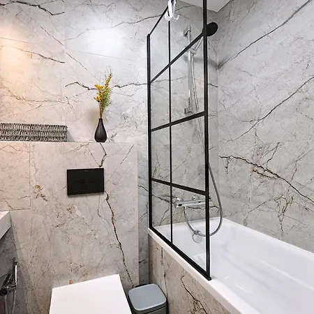 Nordic 2 Bedrooms And Ac, Center ワルシャワ